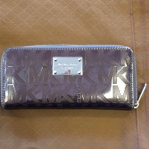 Michael Kors wallet signature metallic zip around